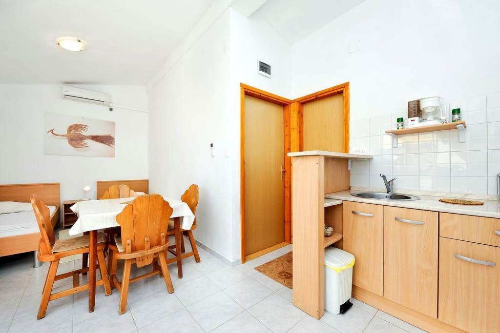 4 Adriatic Apartment Pag Паг Экстерьер фото